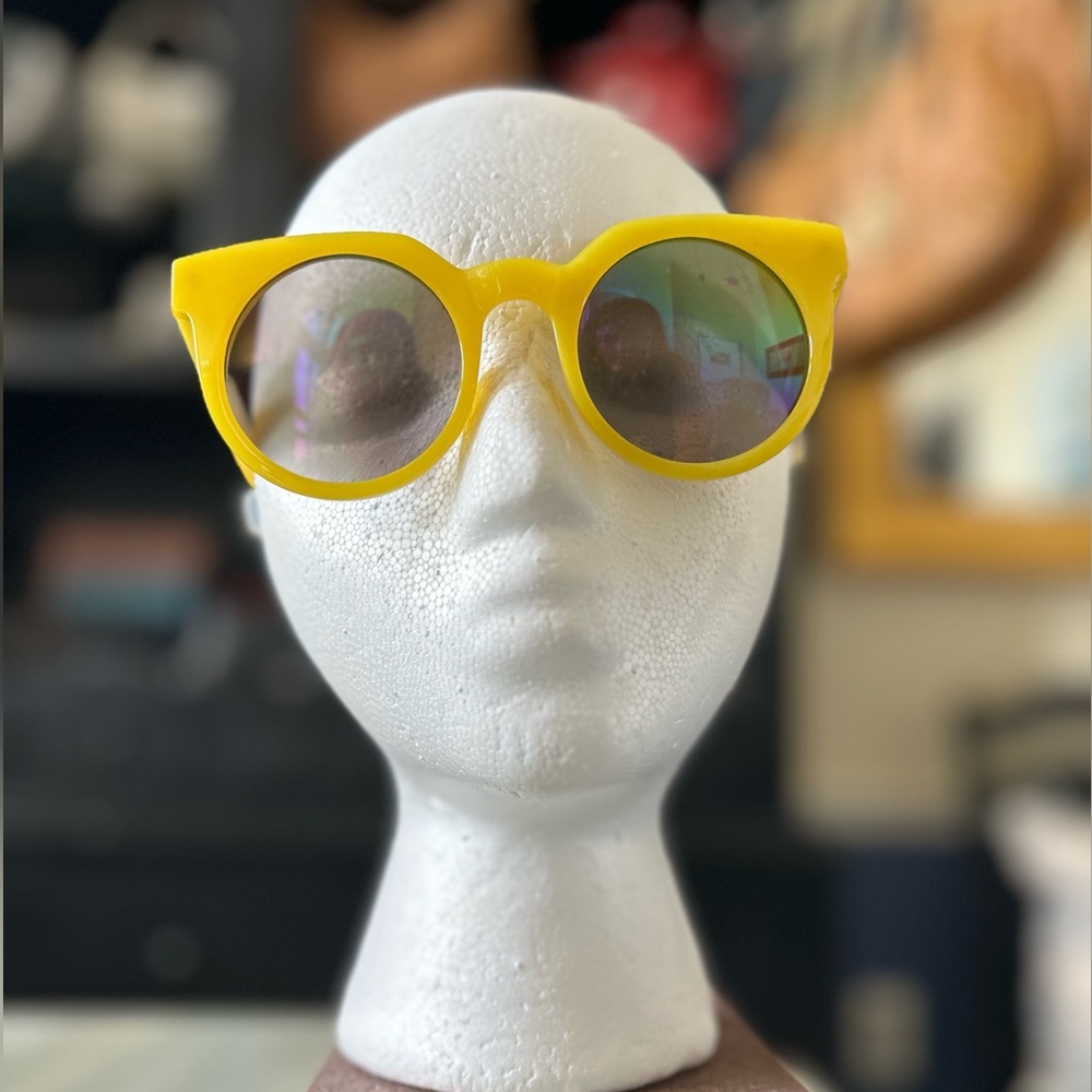 Quay Australia Yellow Frame Round Sunglasses Multicolor Lenses Frankie 3.3 NEW - Picture 5 of 16